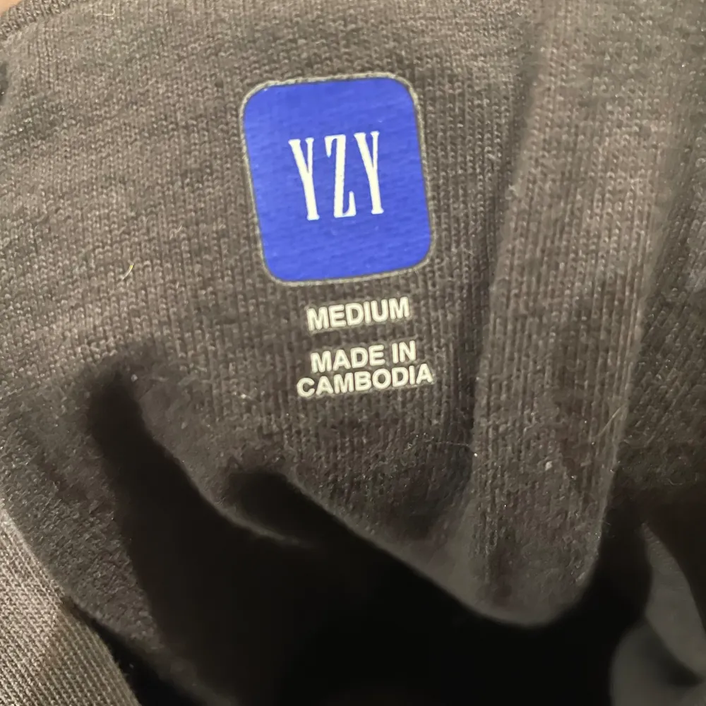 Yeezy, gap and balenciga collab hoodie. Mycket bra skick, säljs inte längre retail eller online. Pris kan diskuteras. Nypris: 3500. Hoodies.