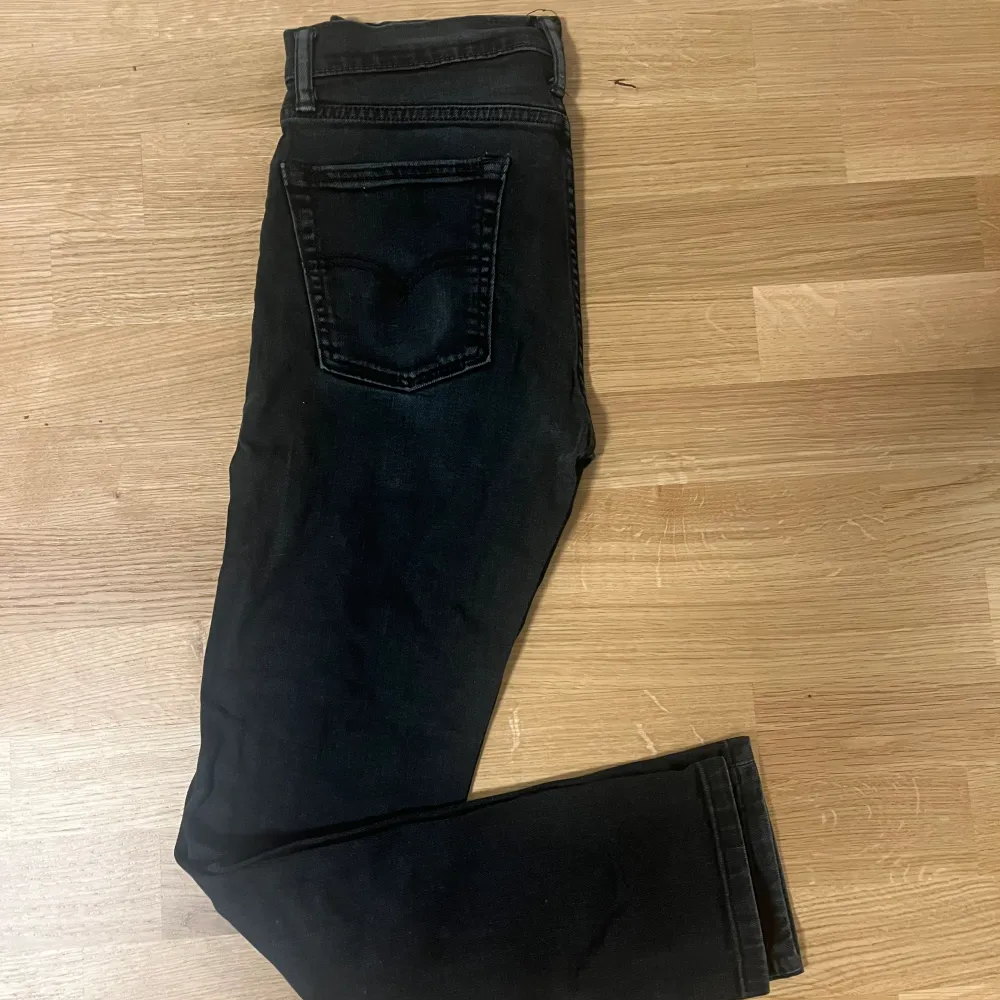 Svarta Levis jeans i utmärkt skick Storlek 28/34. Jeans & Byxor.