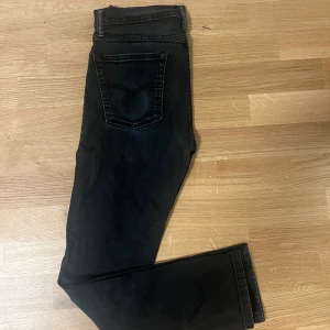 Levis jeans  - Svarta Levis jeans i utmärkt skick Storlek 28/34