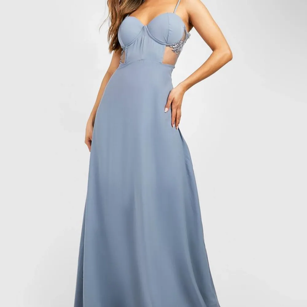 Superfin ljusblå klänning i storlek 36. Är aldrig använd då jag hade en annan klänning till min bal och är därför helt i nyskick🥰 skriv vid minsta intresse😊. Klänningar.