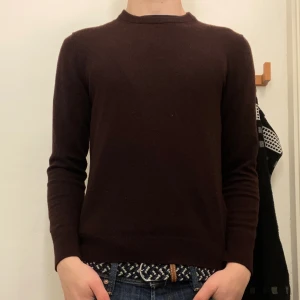 These glory days tröja - En schysst merino ull tröja i ett väldigt bra skick, säljer pågrund av att den är för liten. Storlek S men sitter som XS. Hör av dig vid funderingar!