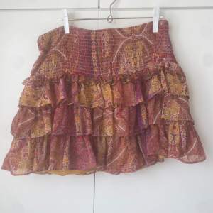 Säljer denna populära kjol från zara! Superfin nu till sommaren🩷 