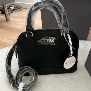 Guess väska - Aldrig använd, äkta!