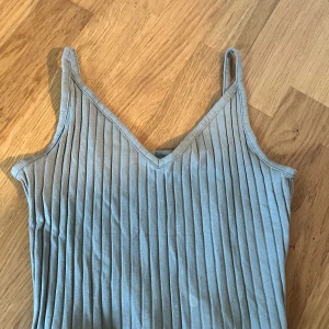 Tre olika linnen - Linnen i bra skick. Lite finare. 25 styck. 60 för alla tre. 