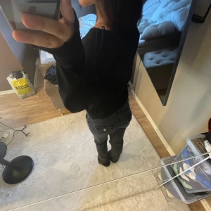 Ett par jätte snygg svarta jeans!!!💕 - Jätte snygga byxor från Perfect jeans. Lite för långa för mig passar typ 165-168 i längd, storlek 40!✨💕