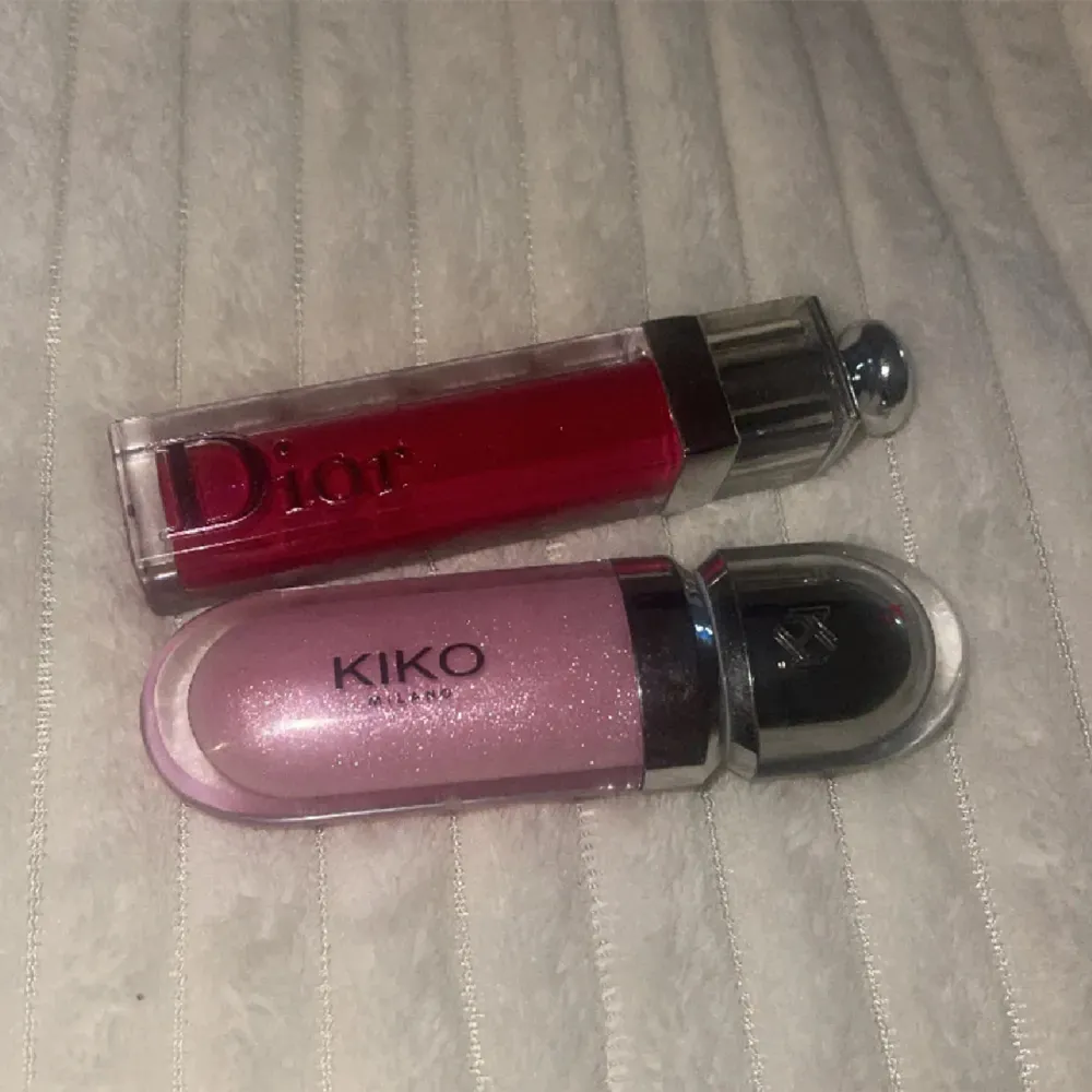 Kiko läppglanset är sålt men säljer fortfarande den från Dior, den är oanvänd bara testad men färgen passade ej mig❤️säljer därav billigt då orginal priset var 440kr, säljer för 150kr. Först till kvarn som skriver. Övrigt.