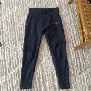 Iciw tights  - Ribbade seamless tights från Iciw i storlek L