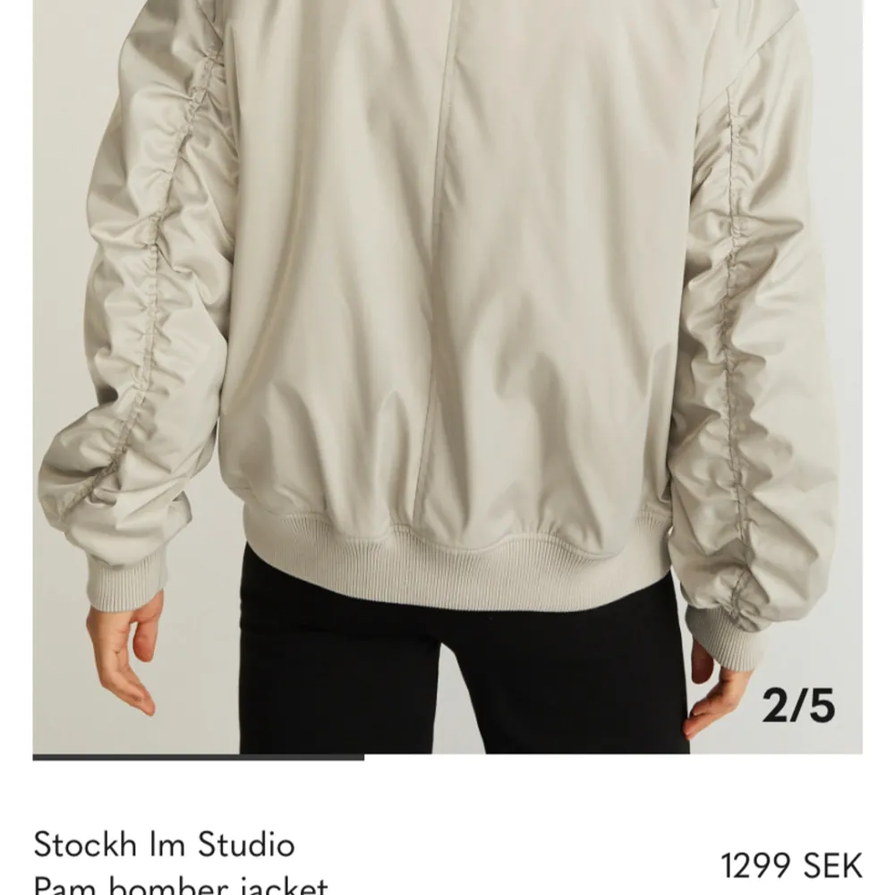 Cool jacka från Stockh Lm i stl M, kmr ej till använding så är i mkt bra skick. Är köpt för 1300kr o säljer för 800kr men kom gärna med eget förslag🩷. Jackor.