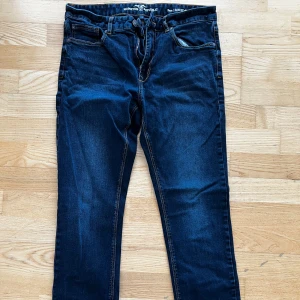 Jeans Hampton Republic  - Jeans Hampton Republic som nya, använda några ggr. Storlek W33L32 Slim fit 