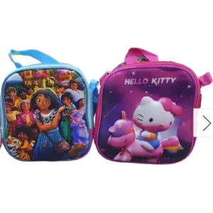 Lunch väska  - 3𝘋 𝘭𝘶𝘯𝘤𝘩-𝘷ä𝘴𝘬𝘰𝘳 𝘪 𝘧𝘺𝘳𝘢 𝘥𝘦𝘴𝘪𝘨𝘯𝘦𝘳:  𝘏𝘦𝘭𝘭𝘰 𝘒𝘪𝘵𝘵𝘺 🎀  𝘌𝘯𝘤𝘢𝘯𝘵ó 🕯️  𝘗𝘪𝘬𝘢𝘤𝘩𝘶 🐱  𝘔𝘢𝘳𝘪𝘰 𝘉𝘳𝘰𝘴 🍄  𝘗𝘦𝘳𝘧𝘦𝘬𝘵𝘢 𝘧ö𝘳 𝘢𝘭𝘭𝘢 𝘥𝘪𝘯𝘢 𝘶𝘵𝘧𝘭𝘺𝘬𝘵𝘦𝘳 𝘰𝘤𝘩 𝘭𝘶𝘯𝘤𝘩𝘱𝘢𝘶𝘴𝘦𝘳.🍱 