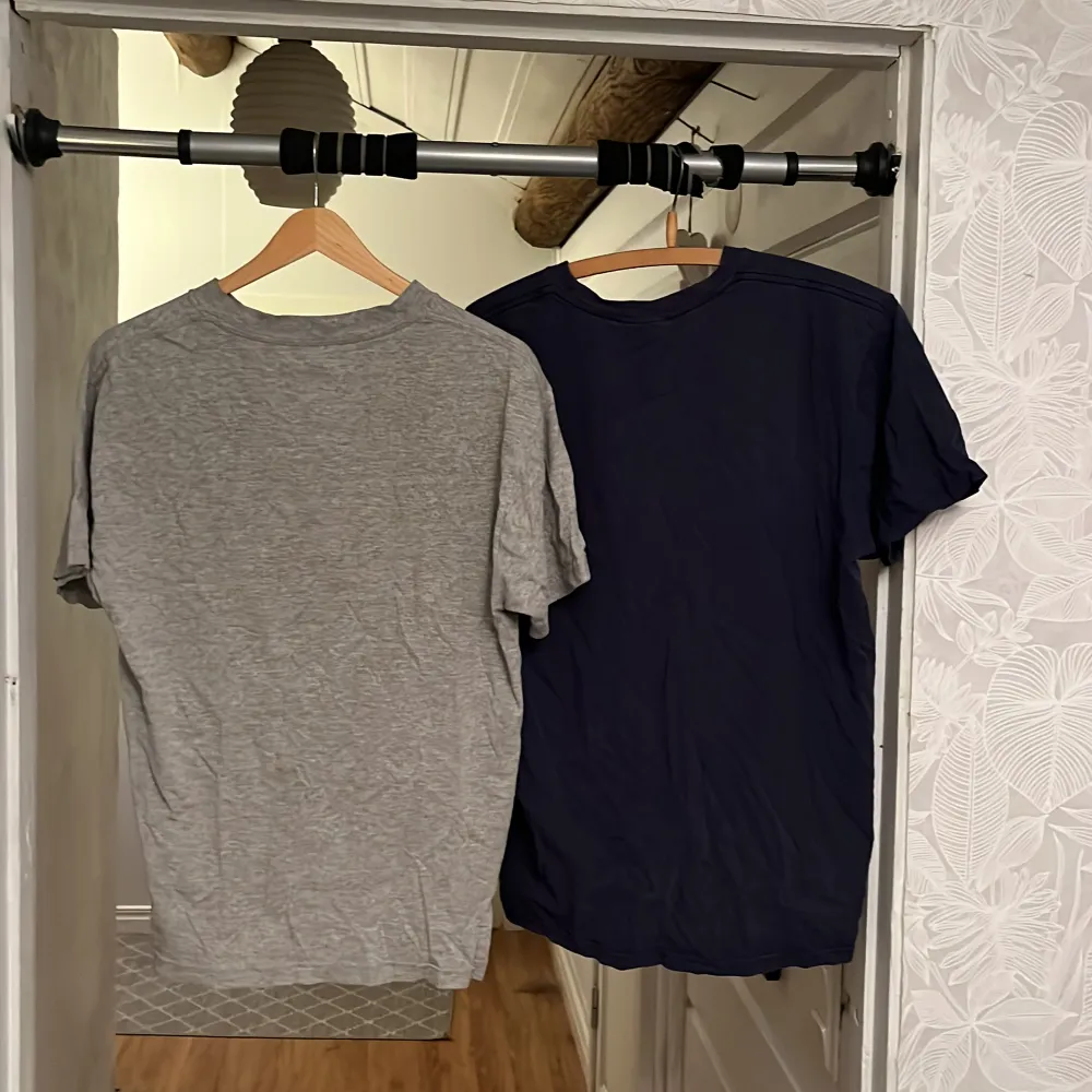 Säljer mina Vintage nike t-shirts då jag växt ur de, båda är i storlek M. Paketpris 200 kr, separata 129 kr vardera. T-shirts.