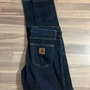 Carhartt jeans väldigt bra skick inköpta från min bulk buy, straight fit