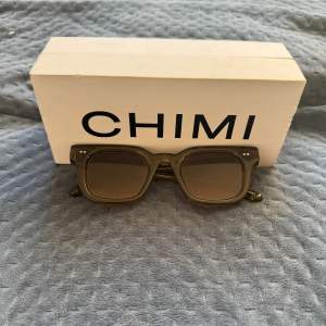 Säljer nu mina CHIMI 04 inför våren/sommaren. Box och andra tillbehör man får vid köp tillkommer. Priset är inte hugget i sten! DM för fler frågor ☺️