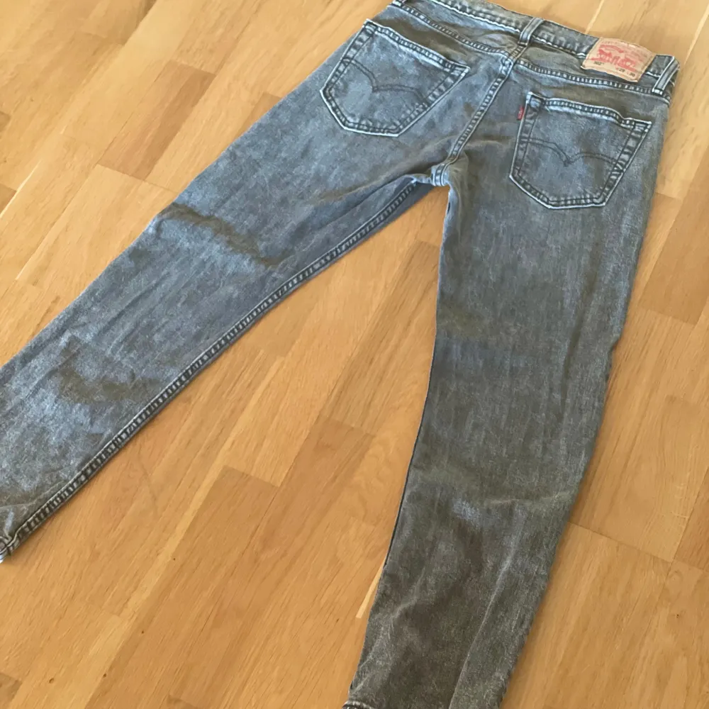 Ett par Levi’s jeans bra skick hela . Jeans & Byxor.