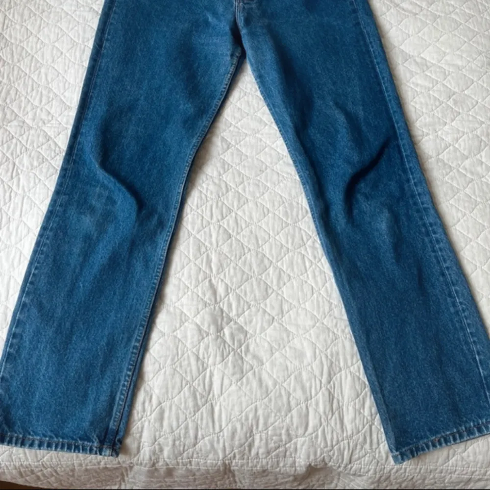 W33 L32! Skitsnygga raka jeans i jättefint skick 🫶🏽. Jeans & Byxor.