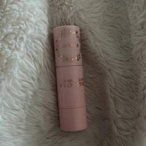 Lumene blush stick i färgen 2 (fresh pink) testad 1 gång. Nu pris 289kr säljes för 150kr