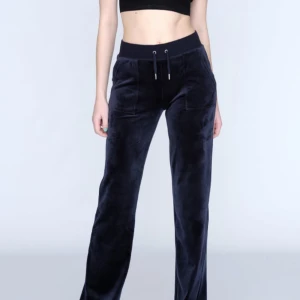 Juicy couture, Del ray pocket pants - Super snygga och sköna juicy byxor. Str XS men passar även S/36💕Köpta från Juicy Coutures egna hemsida😊Pris kan diskuteras