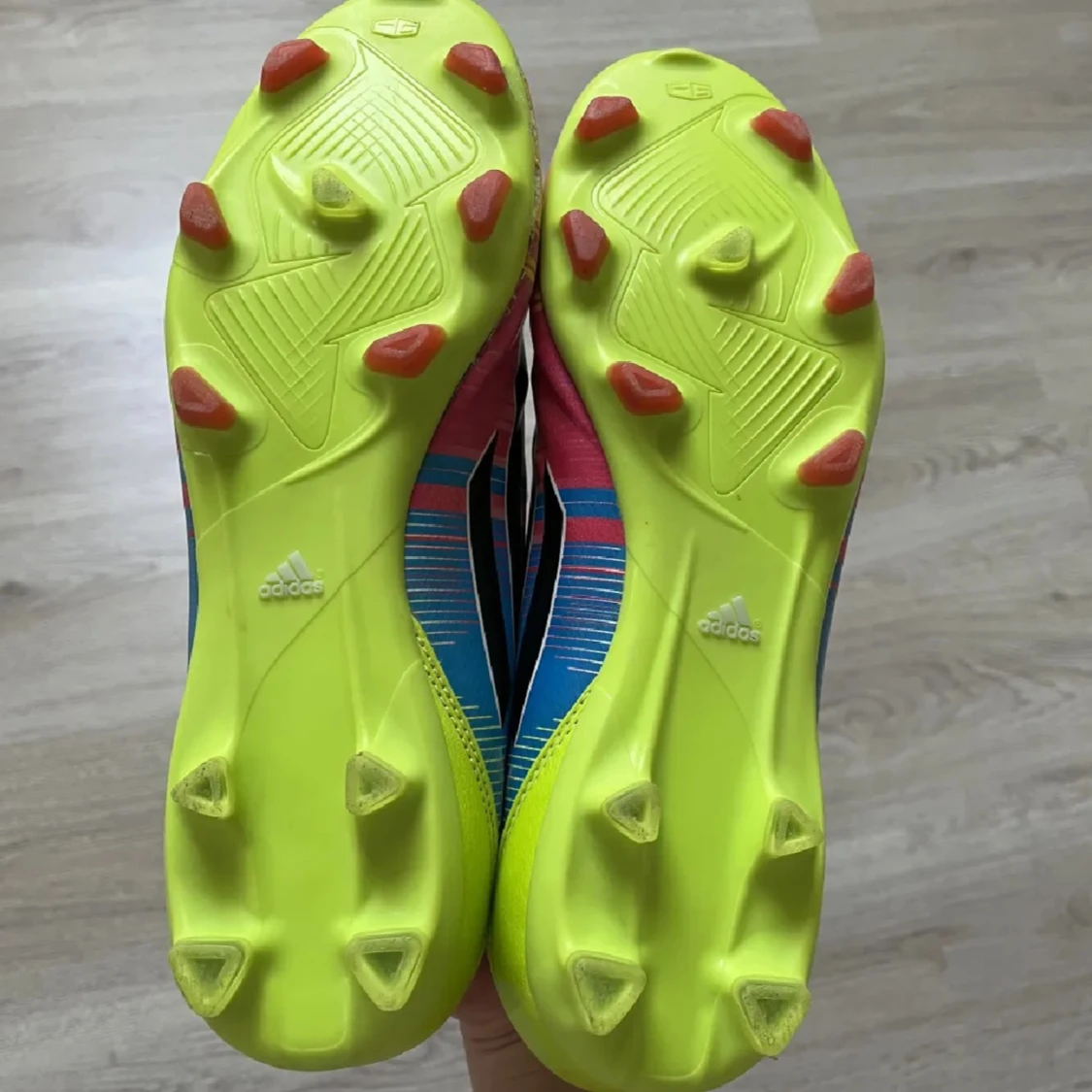 Fotbollsskor  - 90