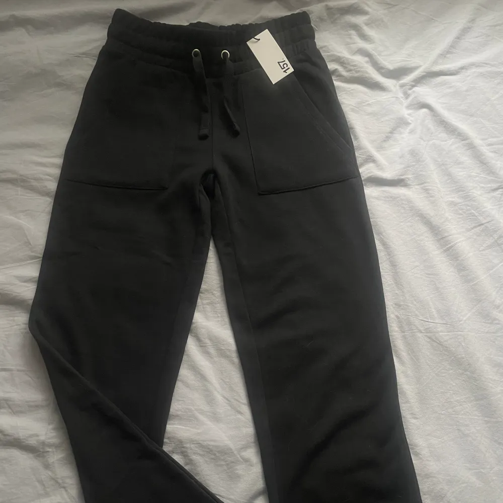 Lager 157 ”Stella” svarta mjukisbyxor. Helt nya i storlek Xs.🖤. Jeans & Byxor.