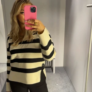 Arket - Tröja från Arket, går ej att köpa längre. Storlek S och använd Max 10 gånger.