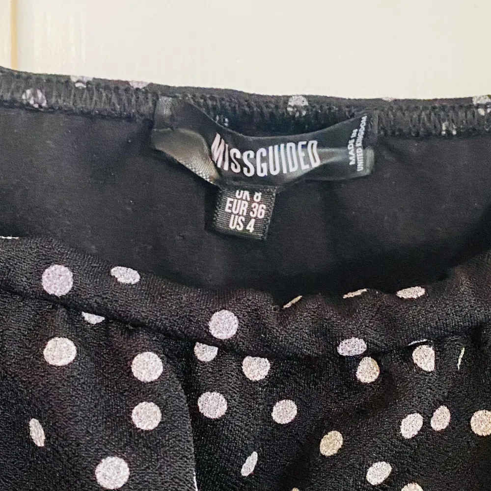 Snygg prickig klänning från missguided . Klänningar.