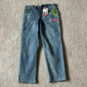 Hej. Säljer mina Levis jeans som aldrig är använda skick 10/10 stl 164