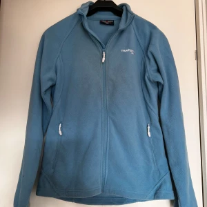 Fleecetröja  - Härlig blå fleecetröja från true north som är i fint skick.