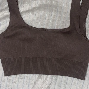 Aimn topp - Helt sprillans ny råkade beställa fel storlek 😃