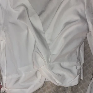 Blus  - Jätte fin blus aldrig använt säljer då den inte passar😃