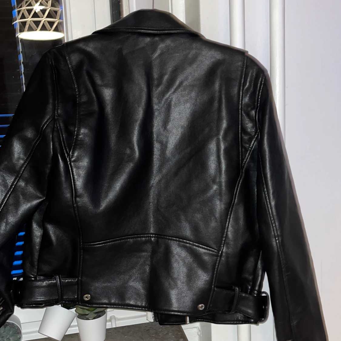 Medel kort skinnjacka - 90