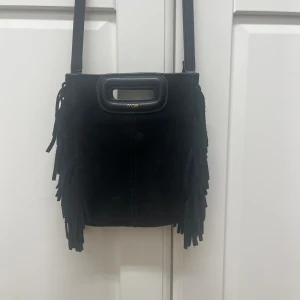 Maje väska - Super fin Maje väska i mocka💞💞 Båda banden kommer med💞