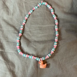 Halsband - Säljer detta halsband. Gjort själv. Den är väldigt fin. Kan göras fler.