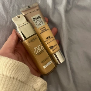 Foundation  - 2st foundations. Loreal är halvfull och dream urban cover från maybelline är som ny. Säljer båda tillsammans. 
