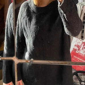 Stickad tröja  - Hej säljer min Tröja för den inte kommer till användning hör av dig vid frågor💕🌸😊