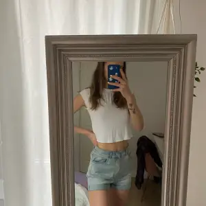 Jeansshorts från Monki, inga defekter☺️