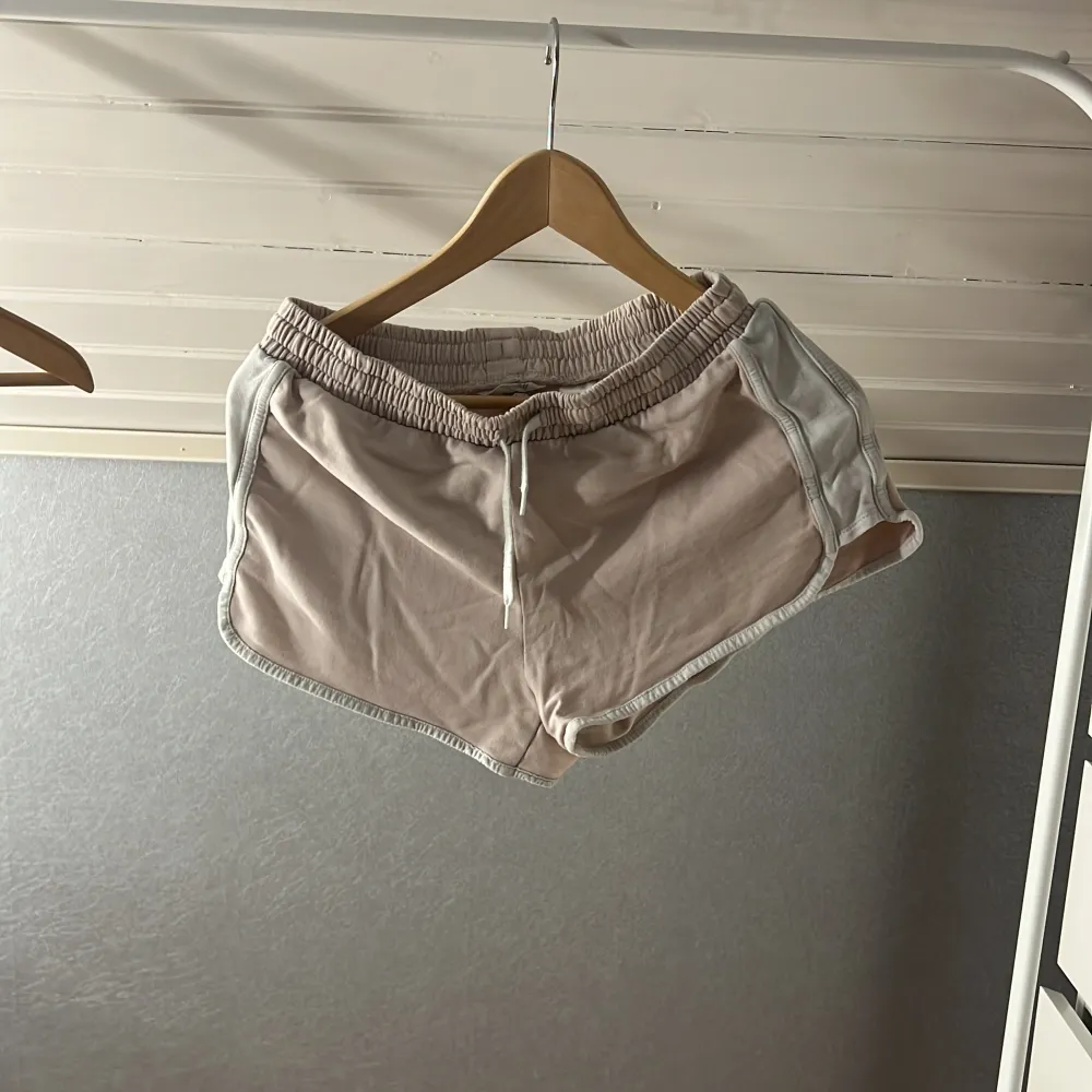 Ett par fina shorts inte trasig eller nåting. . Shorts.