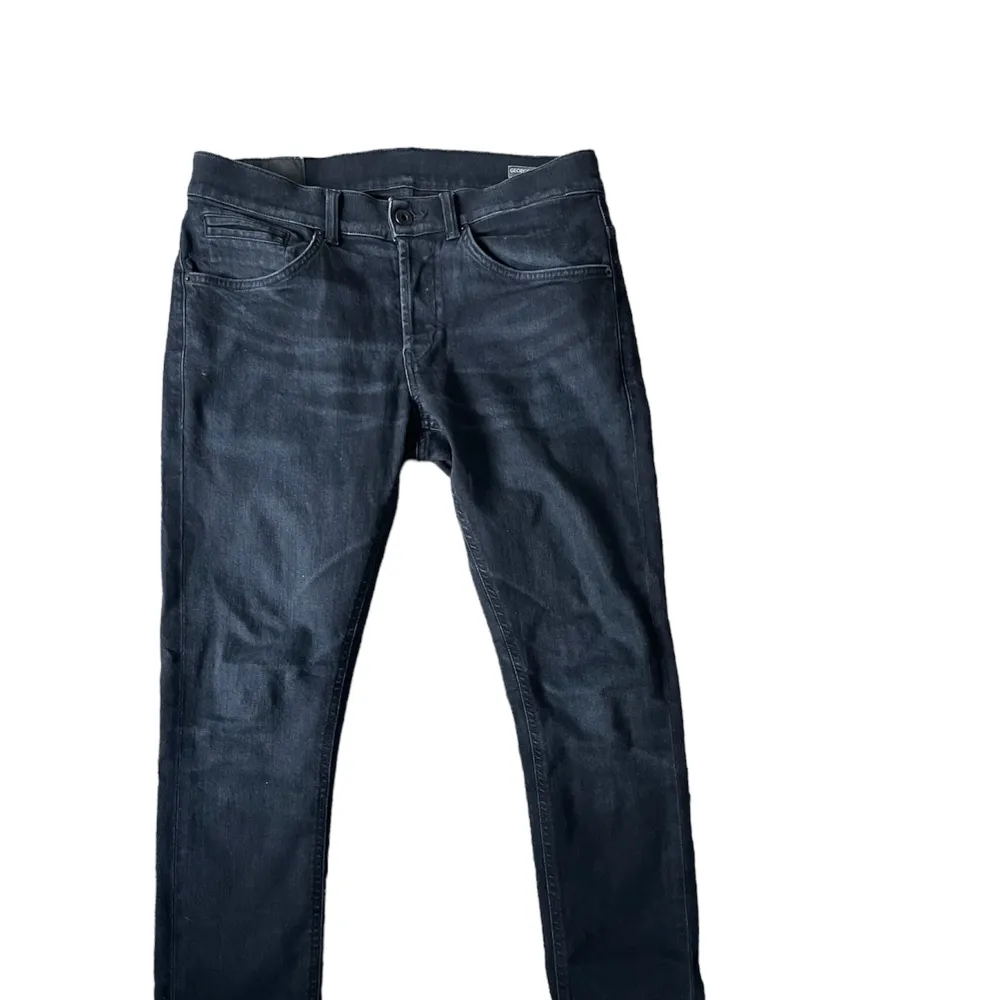 Strlk 30/30, populära modellen george, nypris 3600, byte öppet, bra skick inga defekter . Jeans & Byxor.