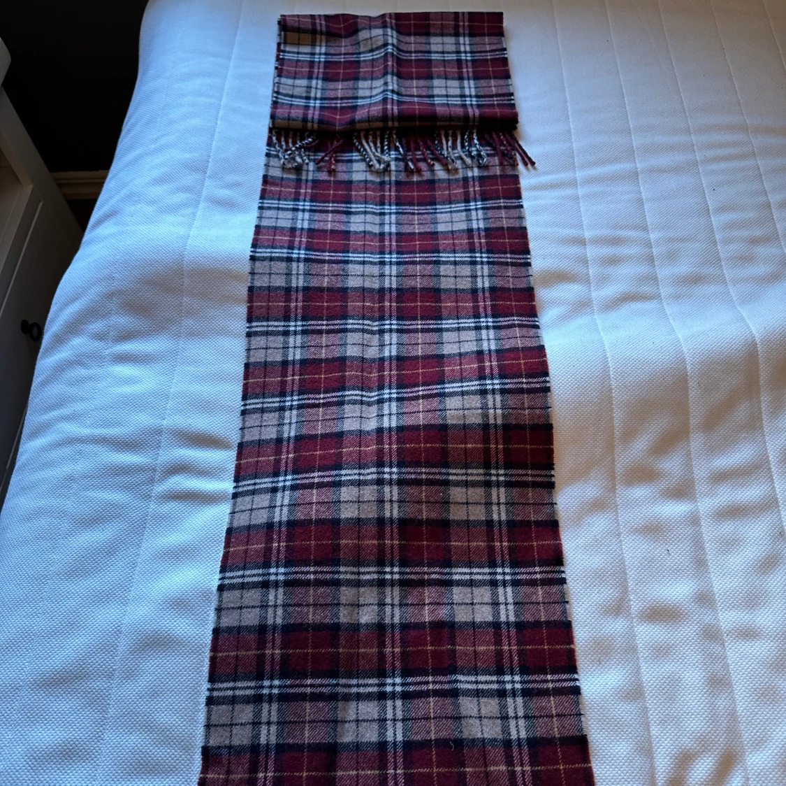 GANT halsduk, plommonröd. - 91