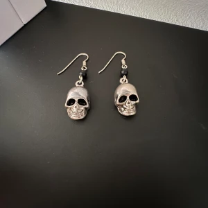 Örhängen - Skitsnygga döskalle örhänhen!😍