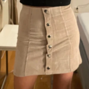 Kjol  - Använd endast några gånger. 