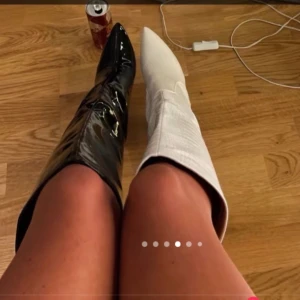 Skor - Super fina helt oanvända knee boots med lappar och allt kvar ordinarie pris 699kr🩷  slutsåld