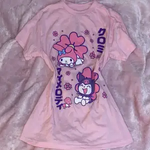 Sanrio T-shirt med nästan inga defekter<3 Använd gärna köp nu🖤