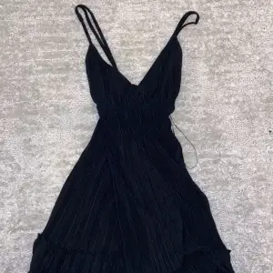 Säljer denna gina tricot klänning då den inte kommer komma till någon mer användning ❤️ Skön och stretchig skriv för pris eller annat ❤️