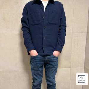 D’onse de la sense overshirt  - Säljer nu denna riktigt feta overshirten som är perfekt nu till våren✔️ Storlek: S, skick 9,5/10, nypris 1500, vårat pris 799🙌🏼✔️Hör av er vid frågor✔️💫