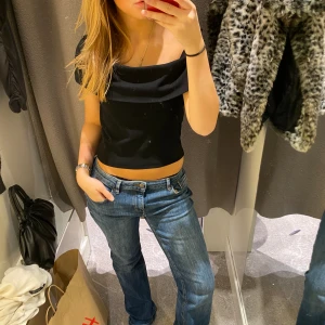 Off shoulder topp - Off shoulder topp från Gina tricot som är så fin och skön!!! Tyvärr något för stor för mig - därav helt oanvänd med prislapp kvar 🥰 Jag brukar ha S/M och denna är i storlek L