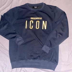 Dsquared2 crewneck - Bra skick knappt använd, det stor att den är XXL men den sitter mer som L