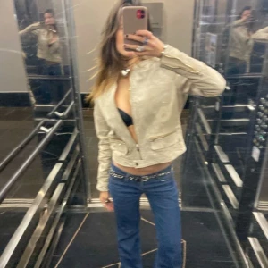 Ah najs biker jacka i mocka typ - Aj najs till våren och sommaren 😫