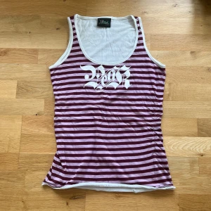 Vintage linne peak performance  - Så coolt vintage linne från peak performance 💖 Kontakta mig vid intresse och tveka inte med att ställa frågor 🥰