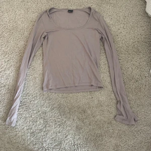 Långärmad tröja - Fin långärmad tröja från Gina. I väldigt gott skick eftersom jag fått den i present och endast använt en gång❤️