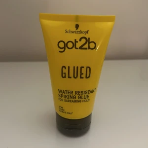 Got2b water resistant spiking glue - Bra För att styla håret. Använd bara en gång, nästan helt ny.